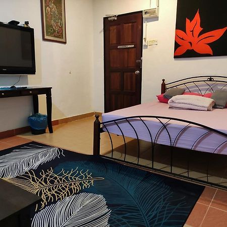 Kencana Guest House Pantai Cenang  Luaran gambar